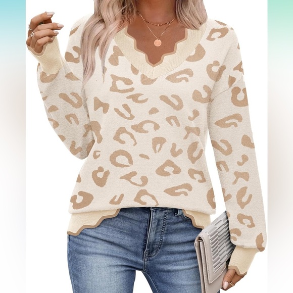 ✨ Luxe Neutral Leopard Scalloped V-Neck Sweater - Picture 3 of 4